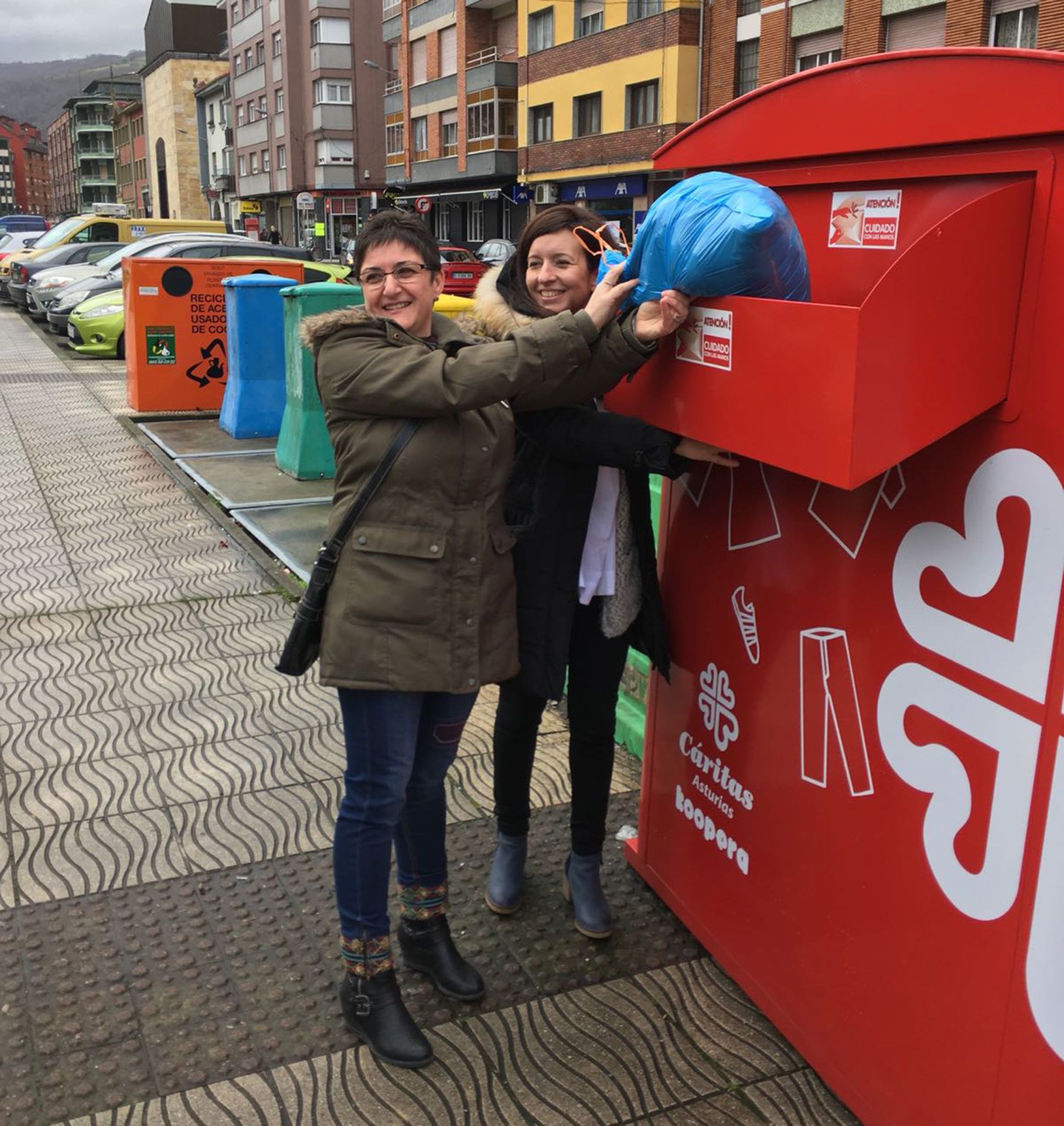 enlazar diversión Parpadeo Instalados nuevos contenedores en San Martin del Rey Aurelio en Asturias -  Cáritas con la Economía Solidaria