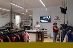 Formació i Treball de Cáritas Barcelona abre la primera Botiga Amiga / Moda Re- en L'Hospitalet de Llobregat